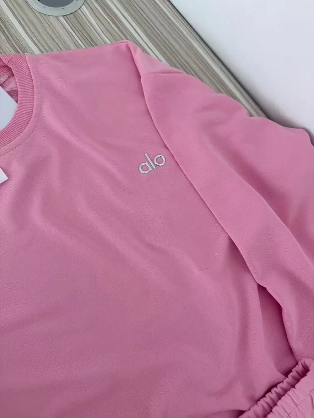 Alo sports five quarter pants yoga suit shorts set - Picture 2 of 7